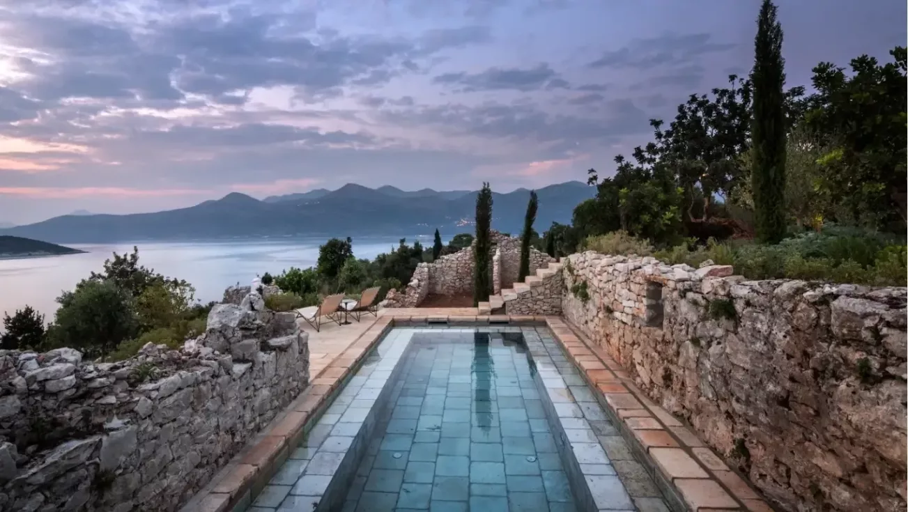 RRP - Stone pool with sea view 1440x812